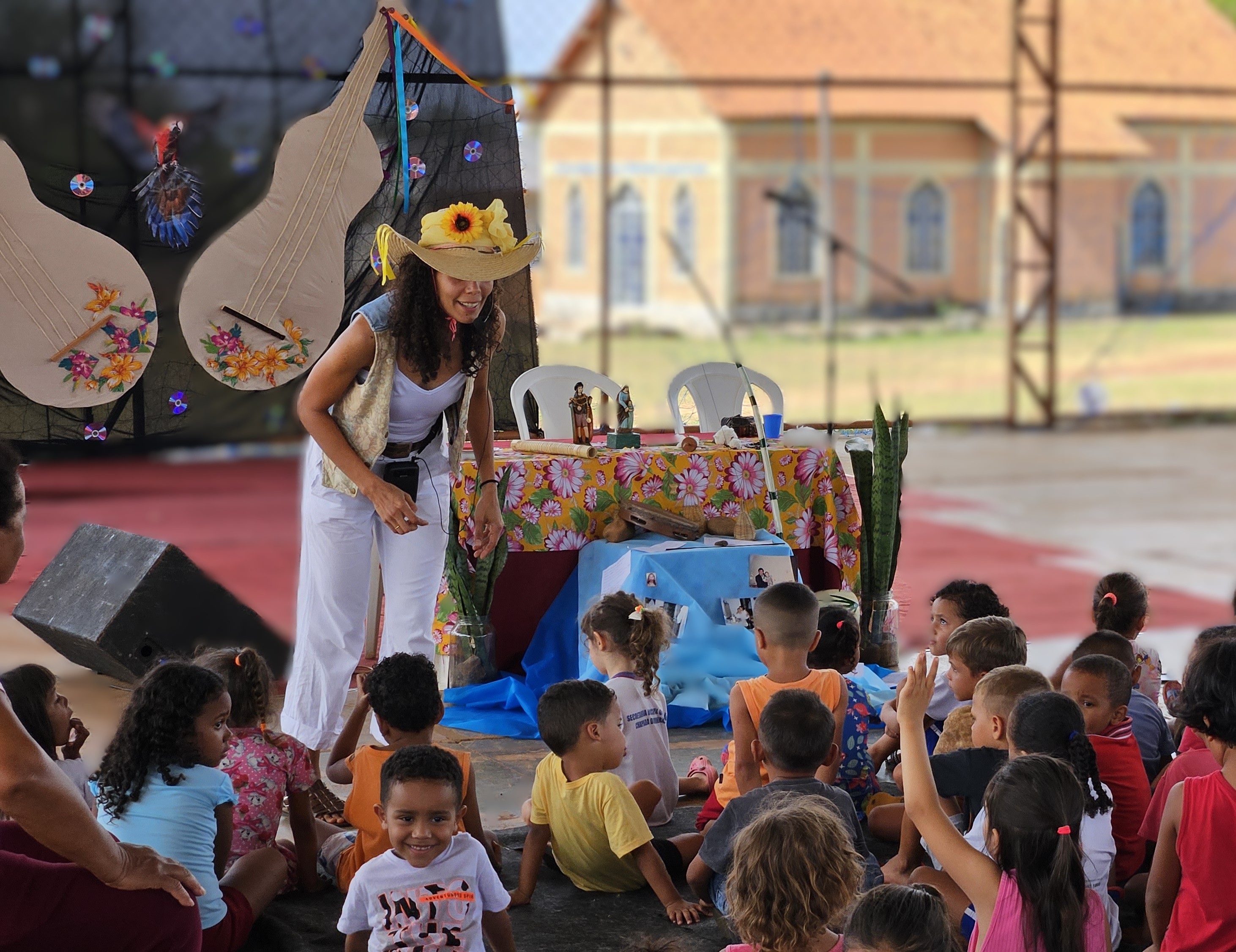 Professora Andréa Penha em apresentação com crianças
